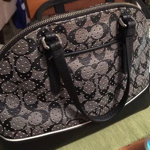 Coach handbag medium tote        Perforated design